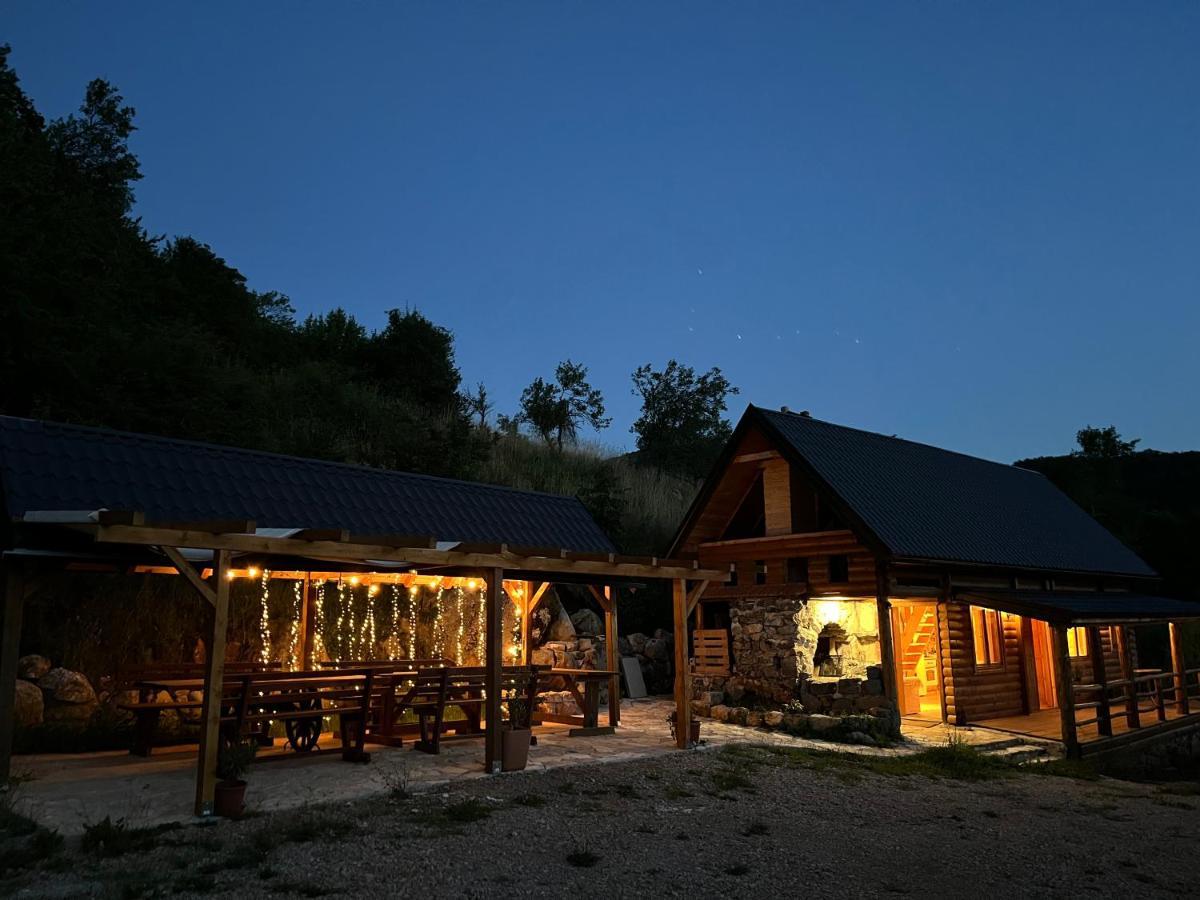 Villa Koliba 30Svibnja à Perusic Extérieur photo